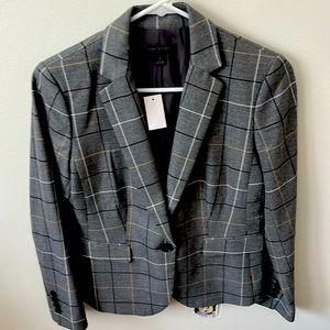 Ann Taylor woman suit  size 2P  new with tag
